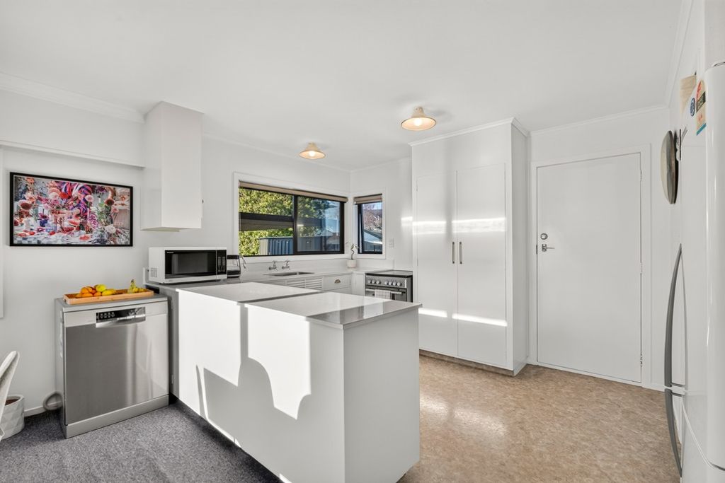 Renovated Comfort, Close to Everything! - Widok 4