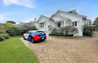1 Fairholme Avenue, Epsom