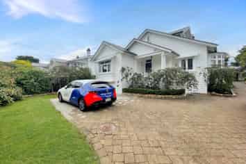 1 Fairholme Avenue, Epsom