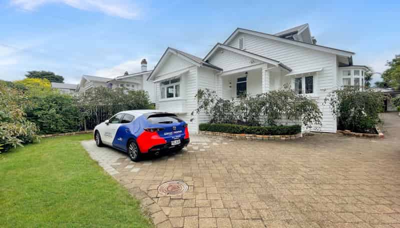 1 Fairholme Avenue, Epsom