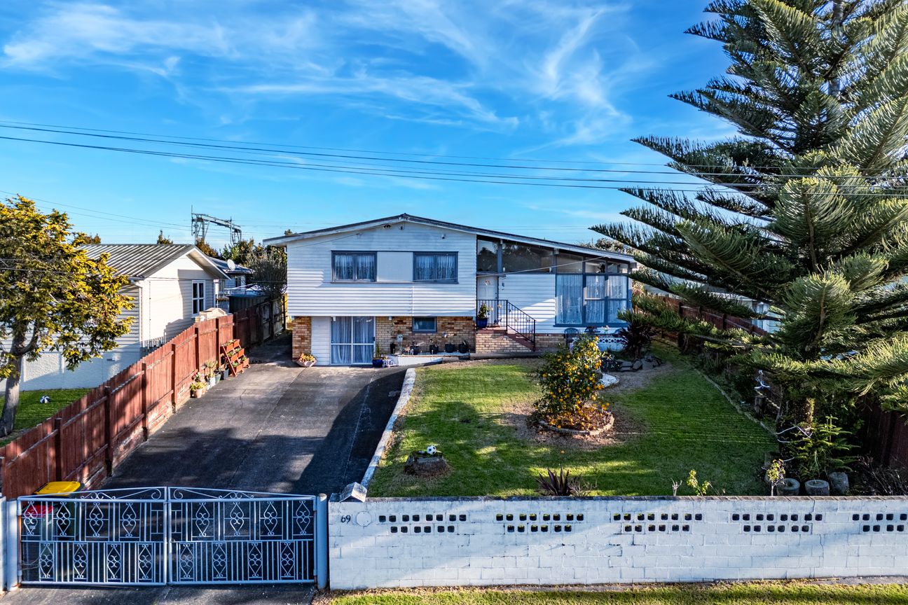 Freehold Opportunity, Move In, Invest or Add Value - Bild 3