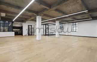 See Your Business Profile in Queen Street