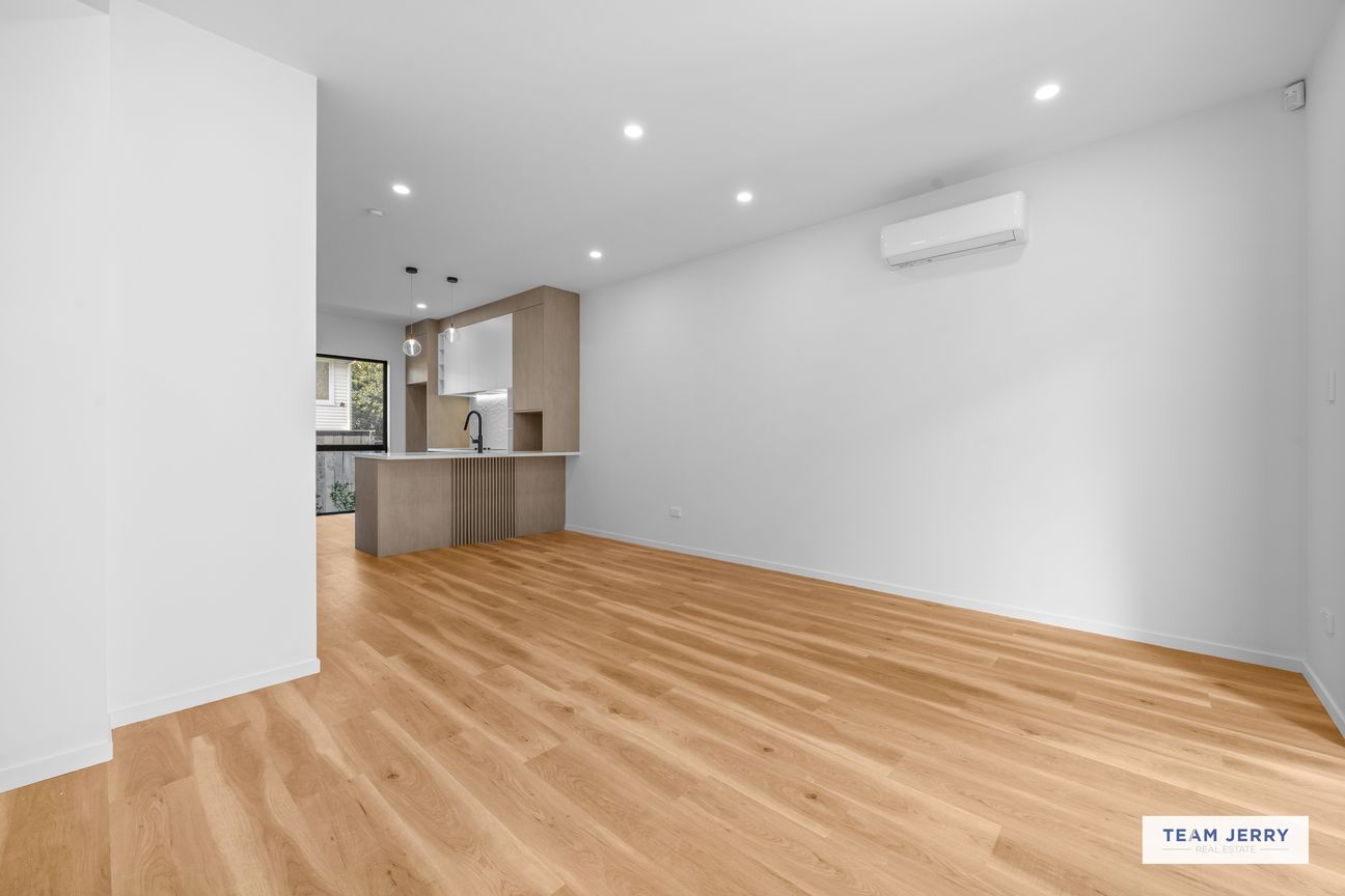 Prime Location - Affordable 2-Bedroom with Study - Więcej