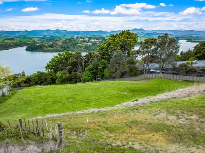 16 Kanuka Road, Sandspit