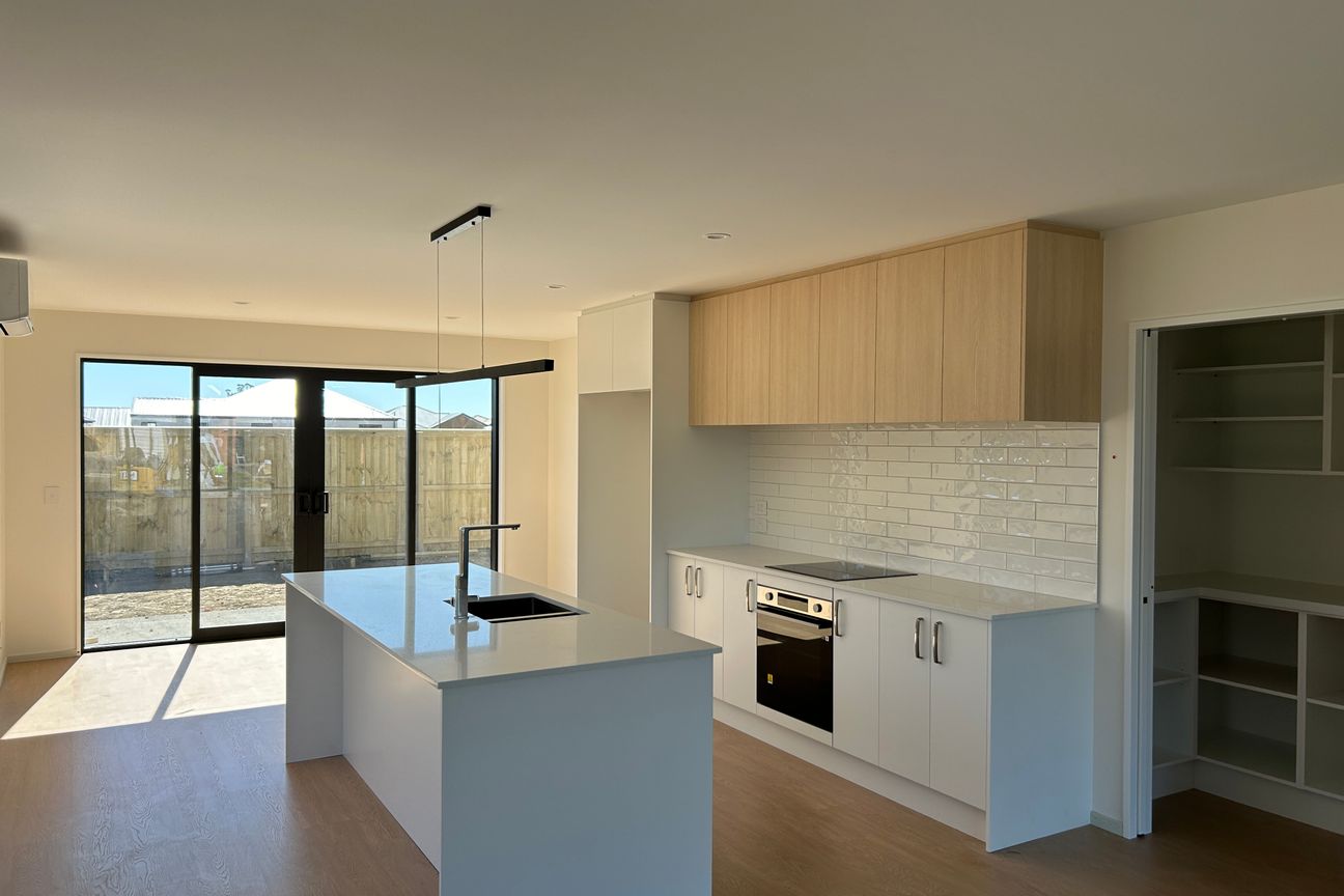 Modern Family Living in Falcons Landing - Ansicht 2