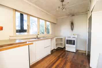 9 Front Miranda Road, Waitakaruru
