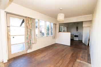 9 Front Miranda Road, Waitakaruru