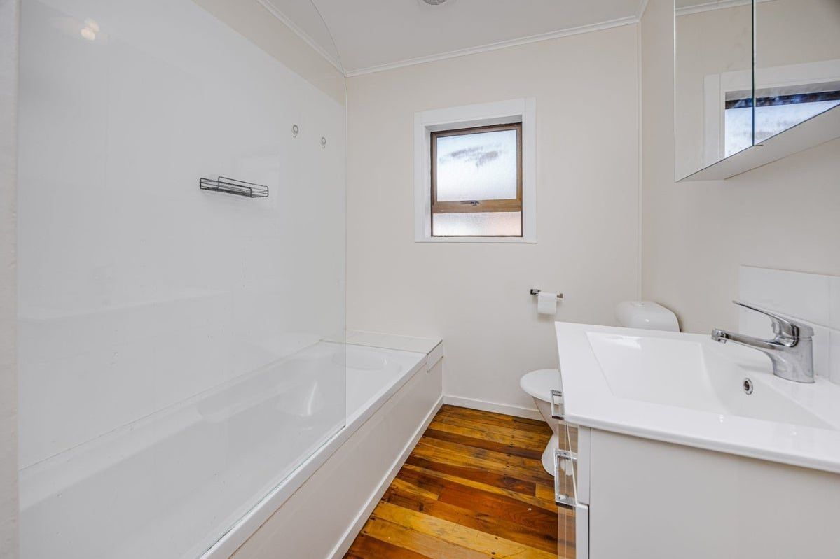Sunny, Freshly Refreshed & Conveniently Located - Ansicht 6