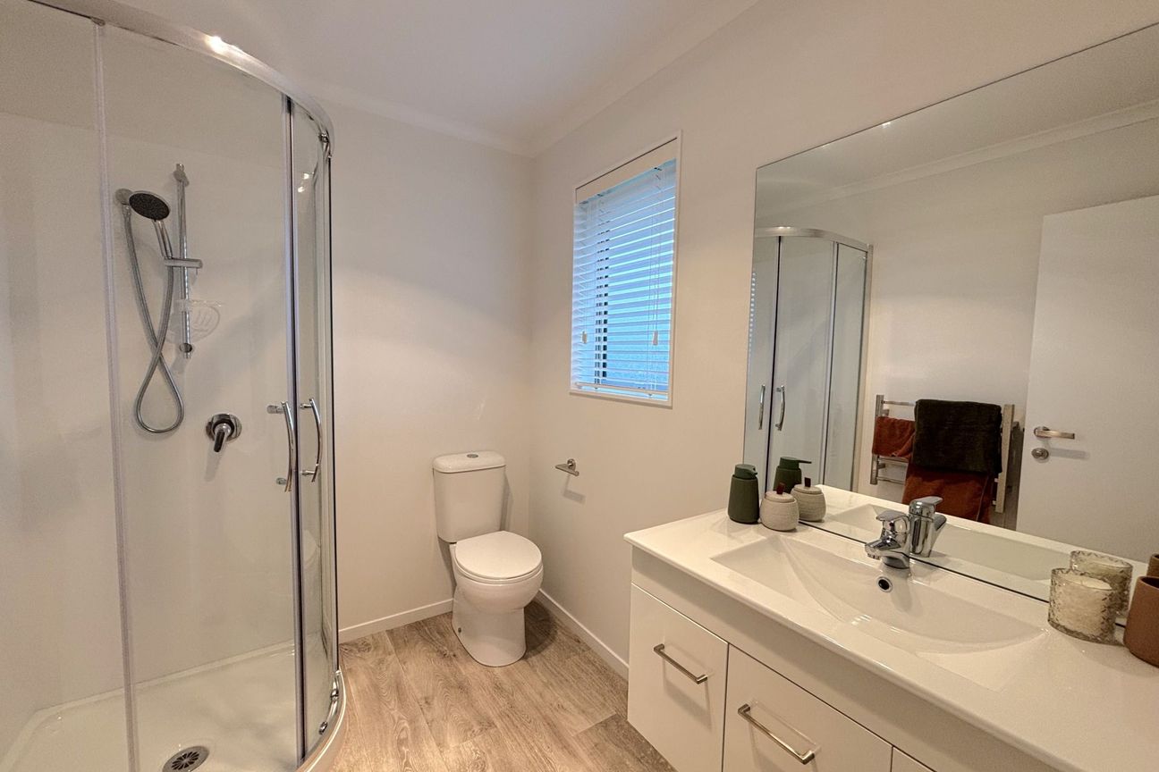 ROLLESTON- FOUR BEDROOMS, TWO BATHROOMS, SINGLE GARAGE, FENCED - Więcej