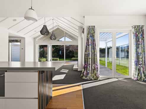 27 Neeve Road, Taradale