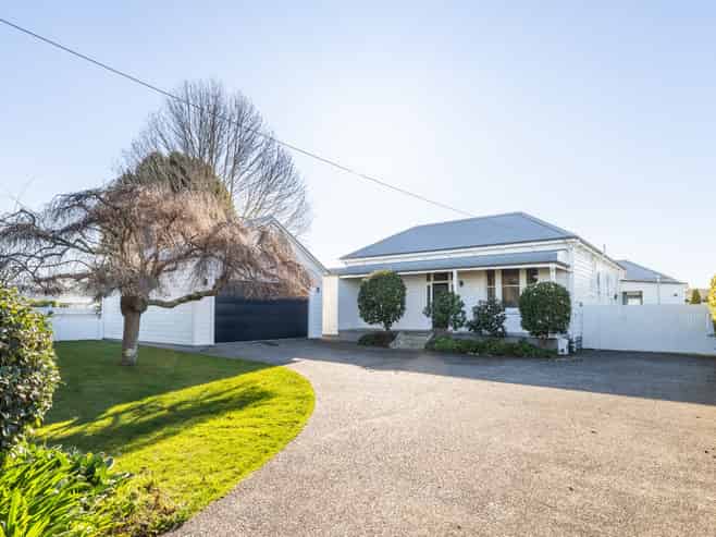 27 Neeve Road, Taradale