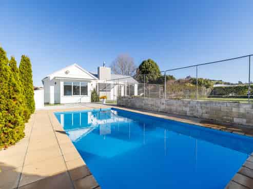27 Neeve Road, Taradale