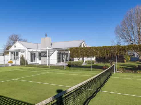 27 Neeve Road, Taradale
