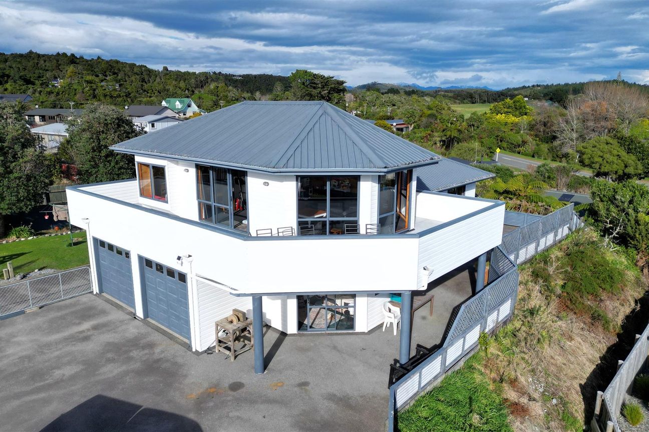 EXCEPTIONAL VIEWS, EXCEPTIONAL LOCATION - Vista 2