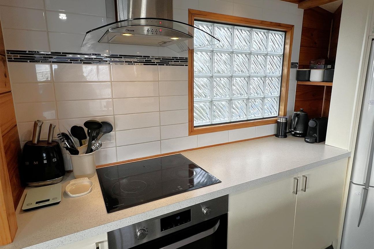 EXCEPTIONAL VIEWS, EXCEPTIONAL LOCATION - Altro