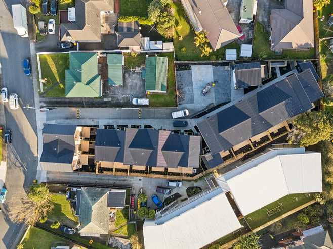16-18 Lincoln Road, Manurewa East