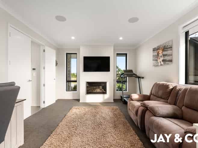 51 Jack Lachlan Drive, Beachlands