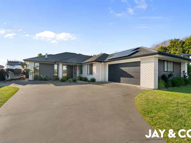 51 Jack Lachlan Drive, Beachlands
