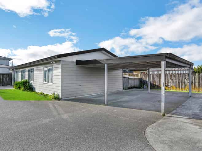 2/161 Old Wairoa Road, Papakura