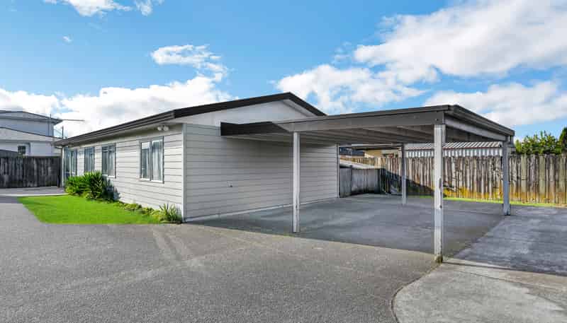 2/161 Old Wairoa Road, Papakura