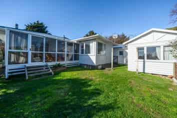 128 Helston Road, Paparangi