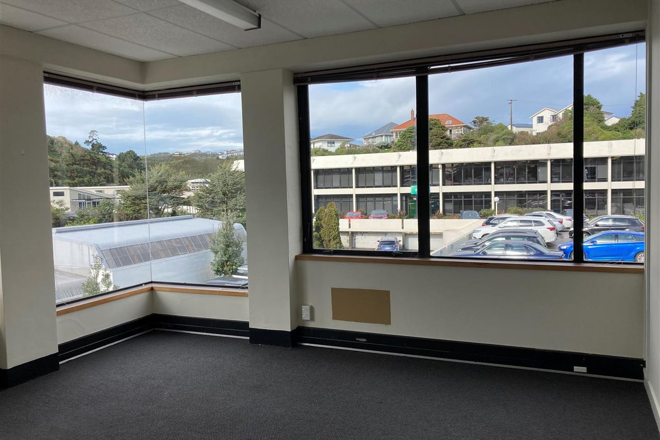 Suburban Office - Flere