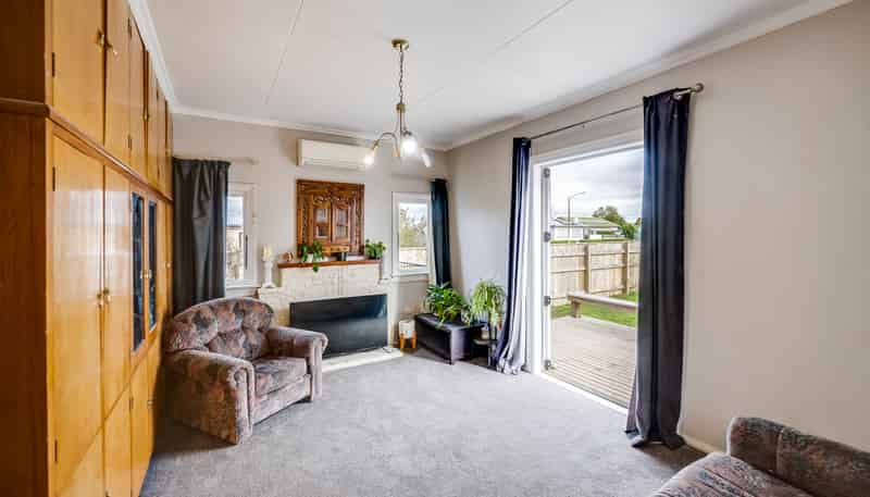 310 Park Road South, Akina