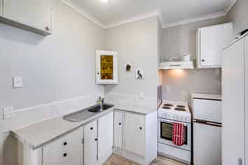310 Park Road South, Akina