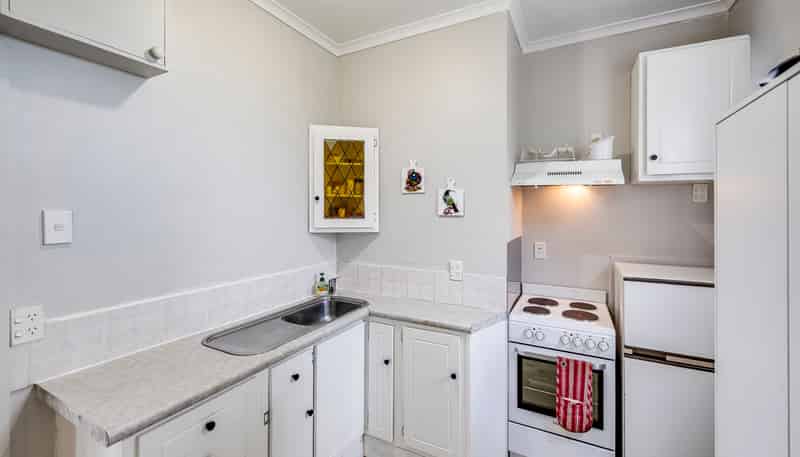 310 Park Road South, Akina