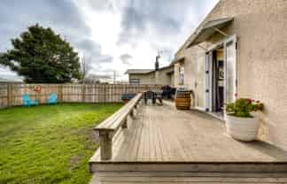 310 Park Road South, Akina