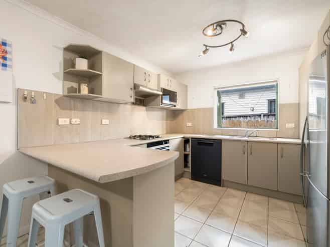 16 Atkinson Avenue, Papatoetoe