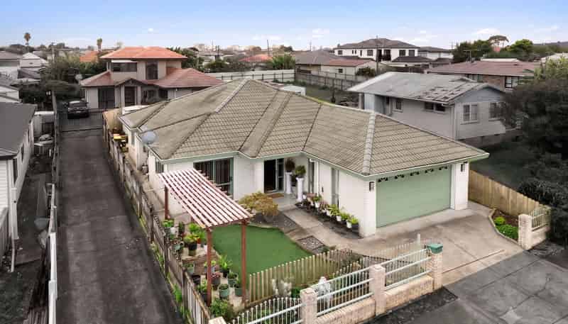 16 Atkinson Avenue, Papatoetoe