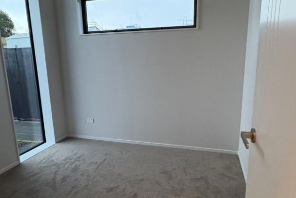 Brand New 3-Bedroom Family Home – další