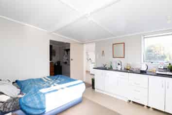 11 Front Miranda Road, Waitakaruru