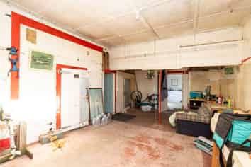 11 Front Miranda Road, Waitakaruru