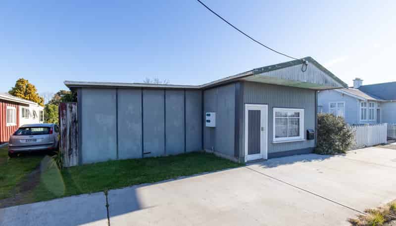 11 Front Miranda Road, Waitakaruru