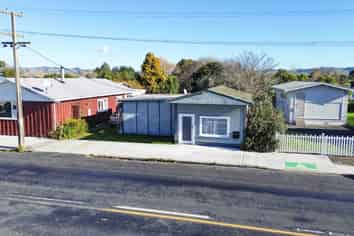 11 Front Miranda Road, Waitakaruru