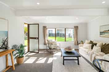 54A Heron Avenue East, Matua