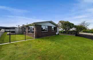 100 Pembroke Road West, Stratford