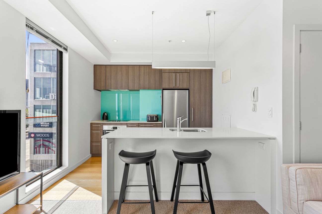 Modern One-Bedroom Apartment with Carpark - Mehr