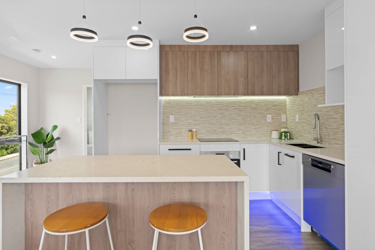 4-Bedroom, 4-Bathroom Townhouse in Bucklands Beach, Manukau - Bild 2