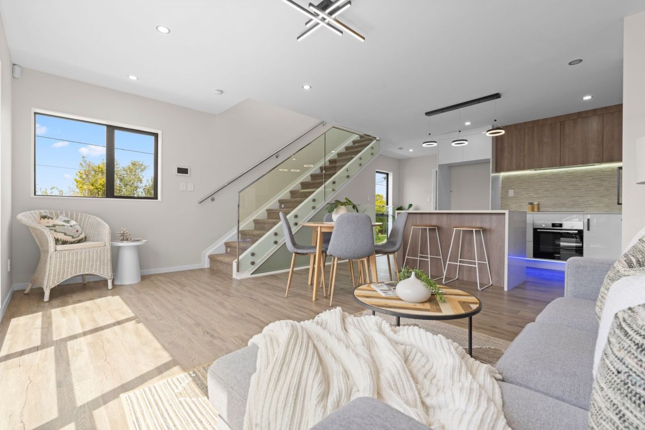 4-Bedroom, 4-Bathroom Townhouse in Bucklands Beach, Manukau - Bild 5