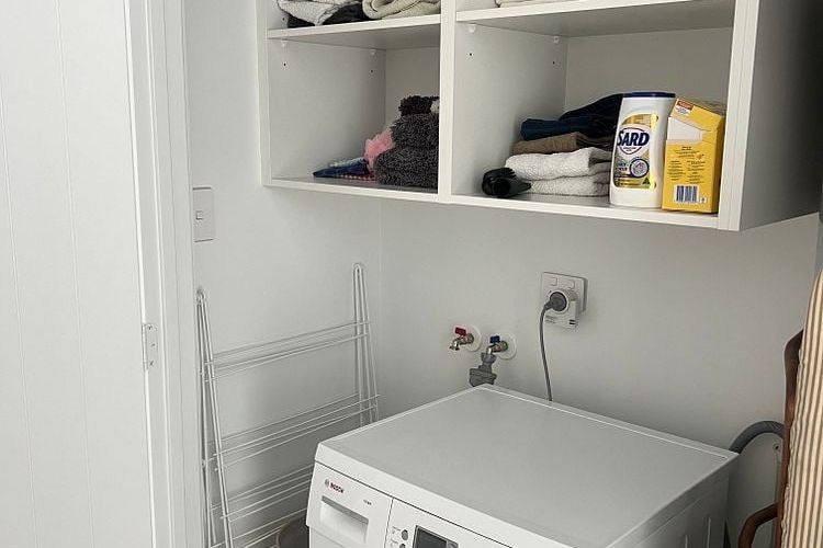 Modern, Private 2-Bed Home | Power & Wifi included - Поглед 6