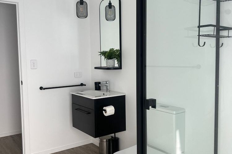 Modern, Private 2-Bed Home | Power & Wifi included - Поглед 5