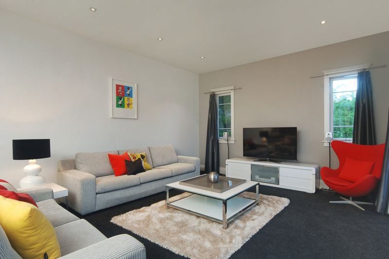 Character home ideal for couples or young families - Więcej