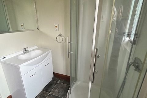 4 BEDROOM - WAIPUKURAU - Więcej