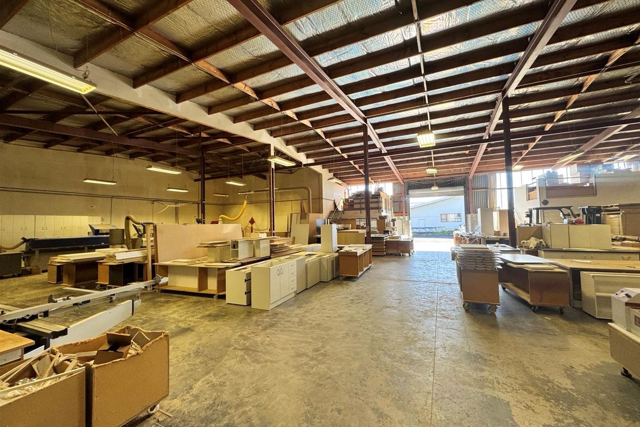 Functional 617sqm Warehouse + Exclusive Yard – pohled 3