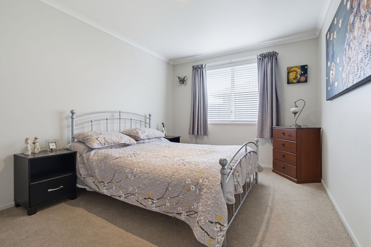 Sharp Price. Smart Move. Modern Living. - Vista 3