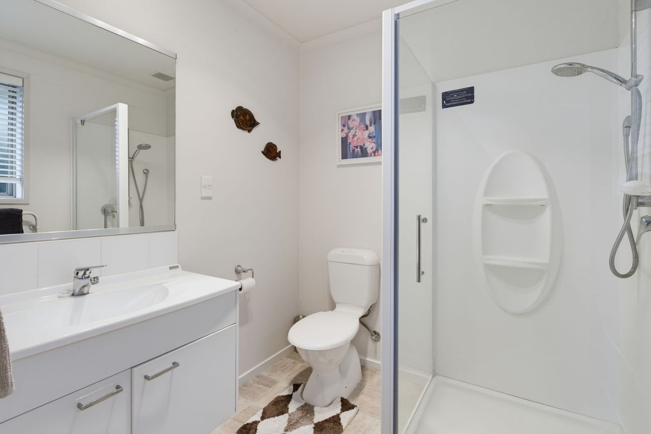 Sharp Price. Smart Move. Modern Living. - Vista 4