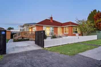 14 Tainui Terrace, Mangere Bridge
